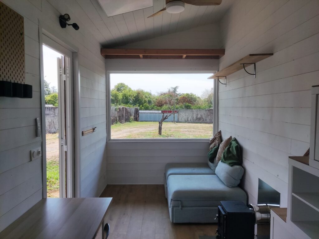 tiny house bois et blanc