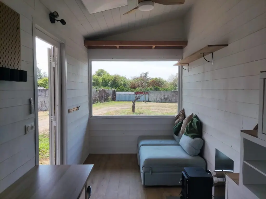 tiny house bois et blanc