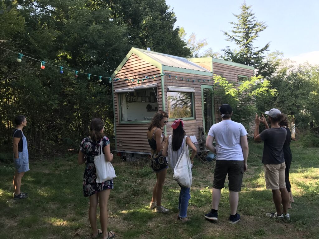 Tiny house mignonne en bois, stage et visite