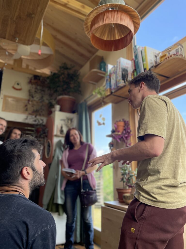 stage tinyhouse, visite de tinyhouse cosy et chaleureuse